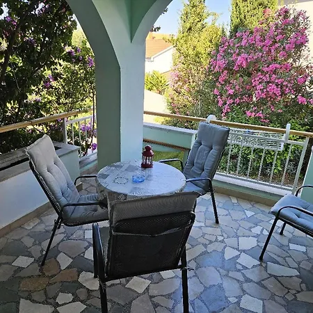 Apartments Kozino شقة