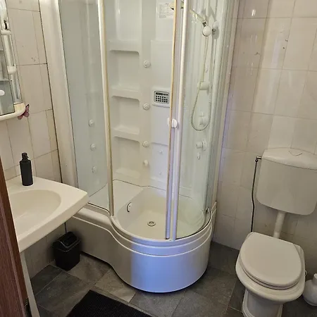 Apartments Kozino شقة *